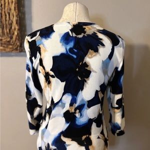 White House Black Market EUC snap button cardigan floral print size large!